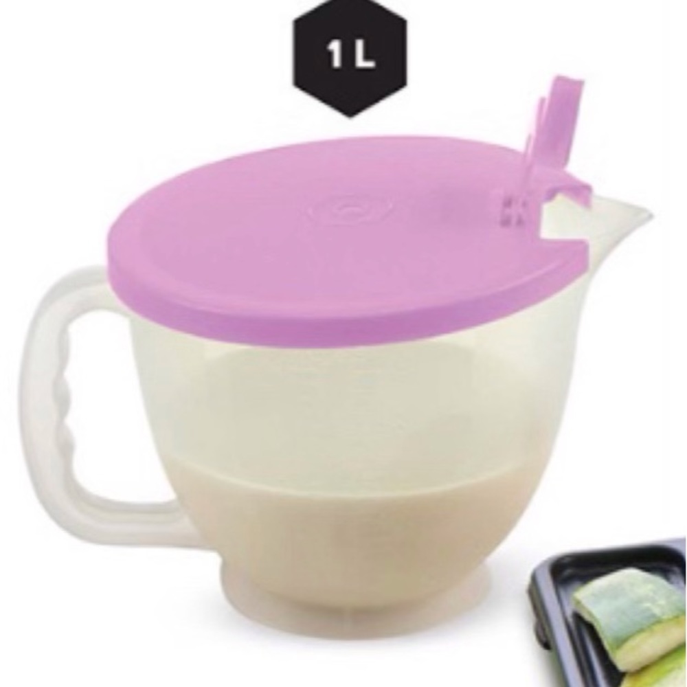 Tupperware Vintage Style Mix N Store Pitcher 4 Cup Small Mix  Batter Bowl